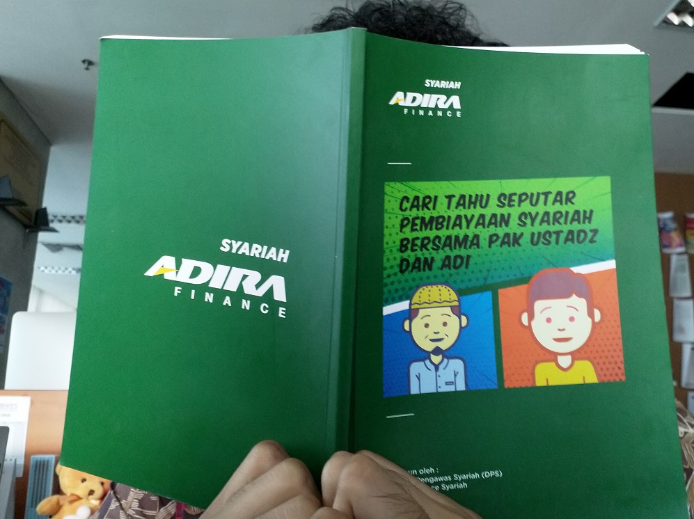 Lewat Buku, Adira Finance Edukasi Masyarakat Tentang Pembiayaan Syariah