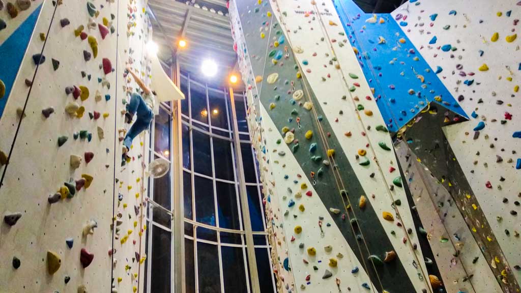 Pacu Adrenalin di Bremgra Indoor Climbing Gym