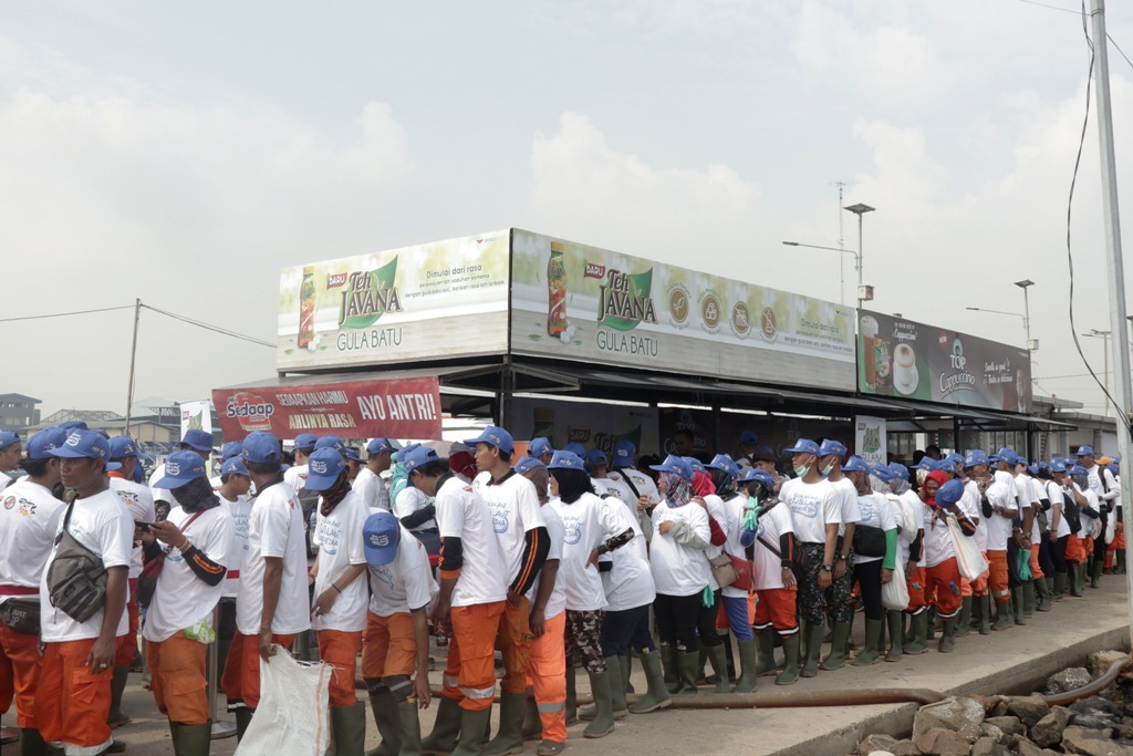 Wings Group Serukan Kebersihan Laut dan Daur Ulang Kemasan
