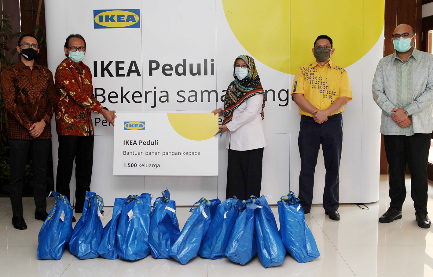 IKEA Berikan Donasi Ke Masyarakat Kota Tangerang