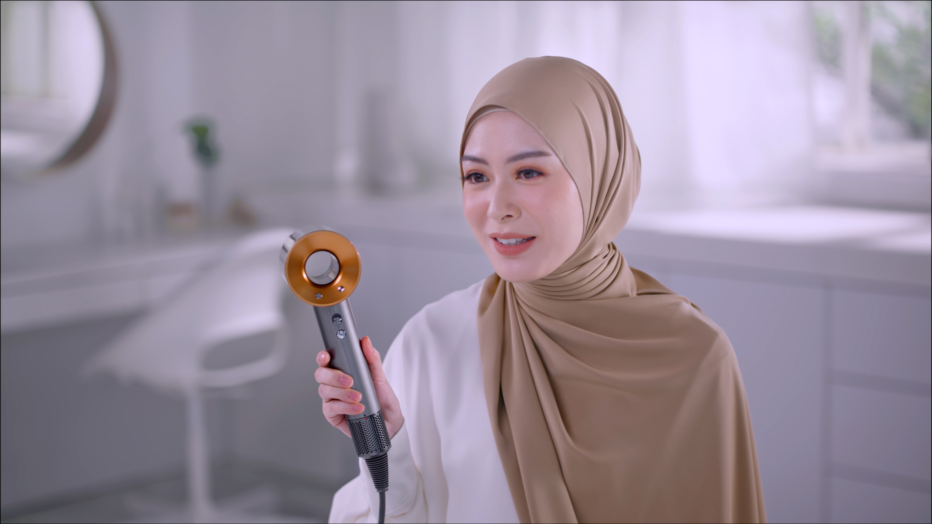 Empat Tips Mudah Merawat Rambut Bagi Perempuan Berhijab